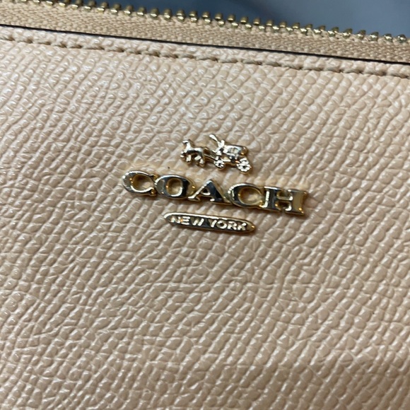 Mini Coach wristlet - Picture 2 of 6